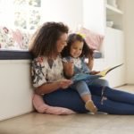 ¿Con cuánta frecuencia deben los padres leer cuentos a sus hijos?