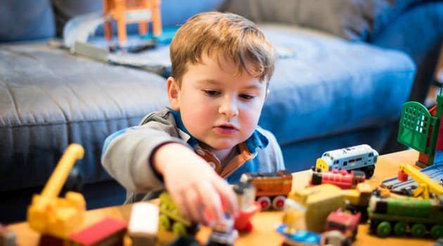 beneficios-hijo-hablar-mientras-juega